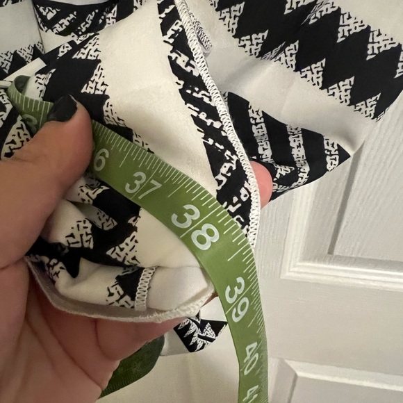 BRAND NEW, never worn before! Black and white knee length dress - Picture 6 of 6